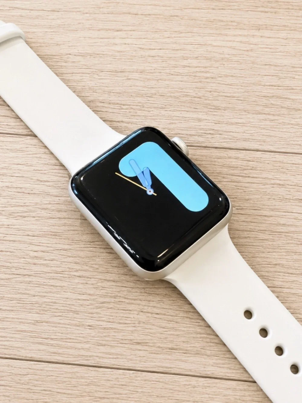 Apple Watch Series 42mm Rose Gold aluminum Case with White Sport Band